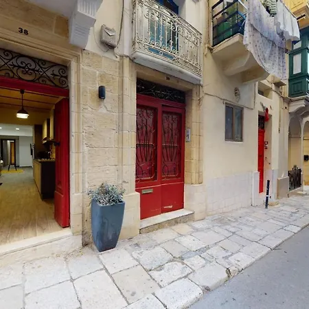 - 1 Bedroom Maisonnette * Valletta