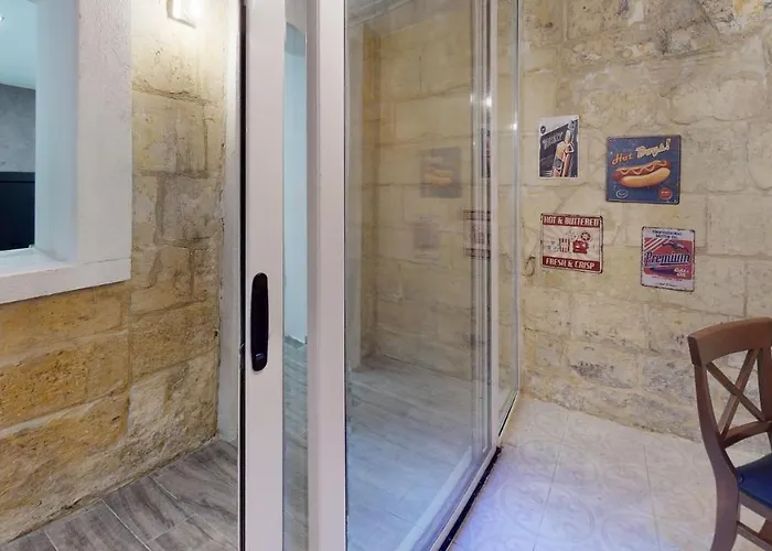 - 1 Bedroom Maisonnette Apartamento Valeta